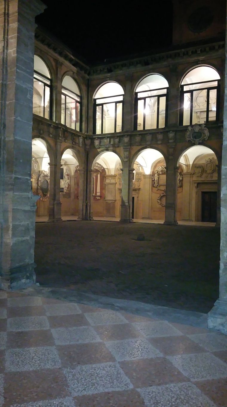 Cortile dell'#Archiginnasio, #Bologna